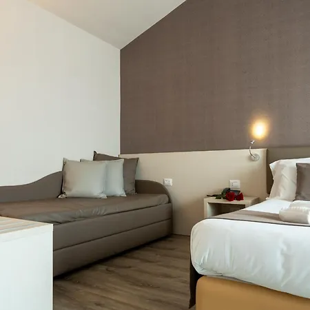 فندق Splendid Sole 4*